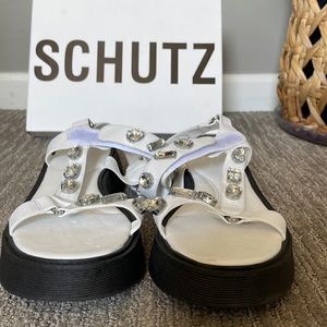 SCHUTZ
